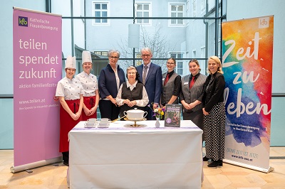 Schülerinnen kochen und servieren im Landhaus OÖ